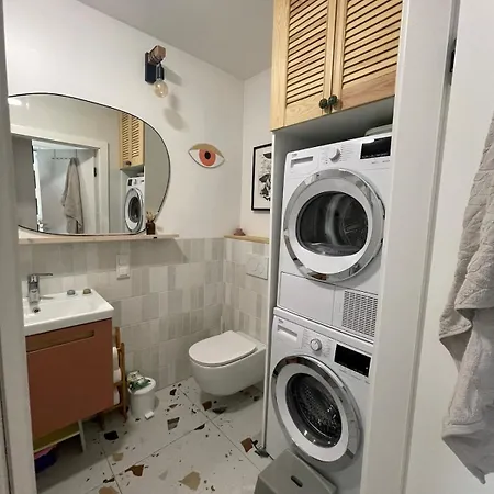 Roma Z Parkingiem, Zabawkami, Kawa *