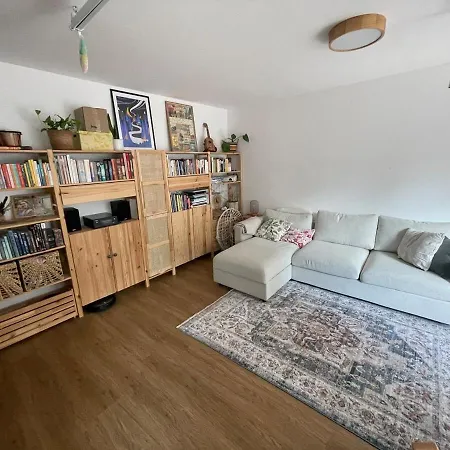 Roma Z Parkingiem, Zabawkami, Kawa * Вроцлав