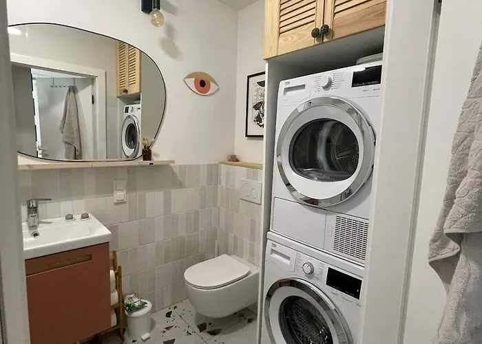 Roma Z Parkingiem, Zabawkami, Kawa *